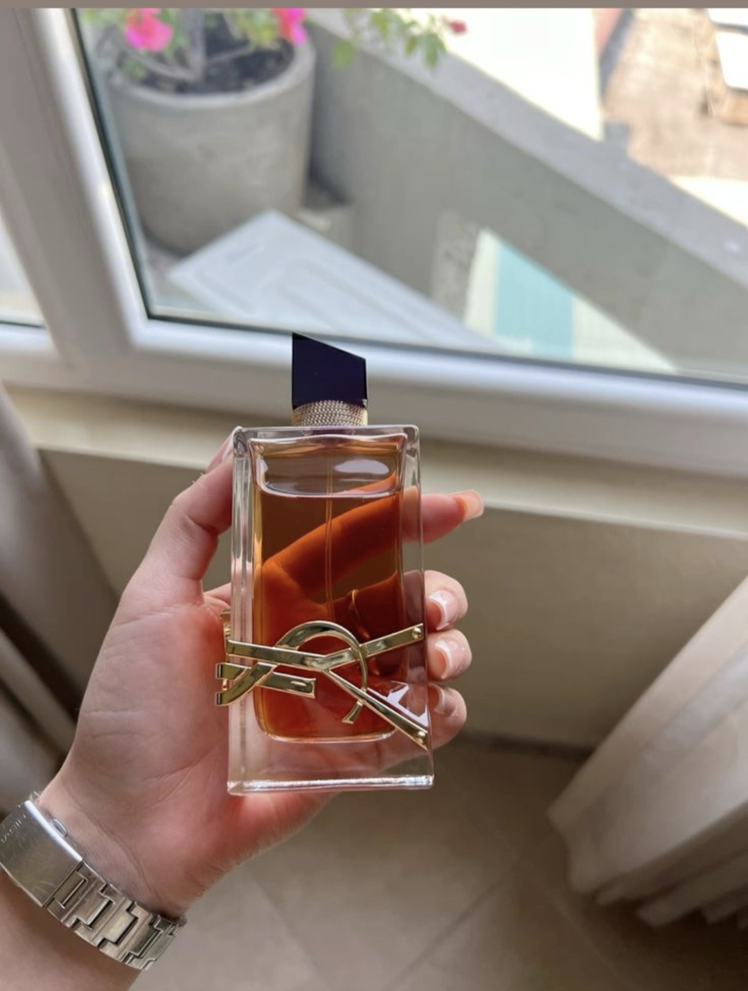 Libre Intense by YSL is a luxurious blend of orange blossom, lavender, and vanilla. A bold fragrance for confident women.